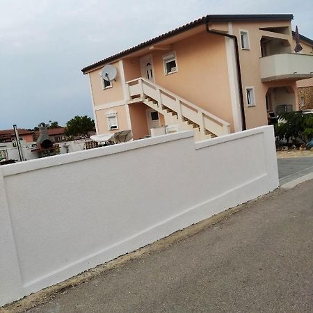Apartmani Darija Vir Ngoại thất bức ảnh