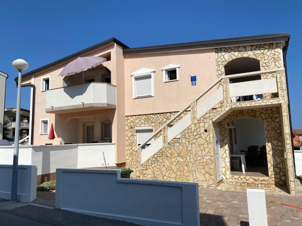 Apartmani Darija Vir Ngoại thất bức ảnh