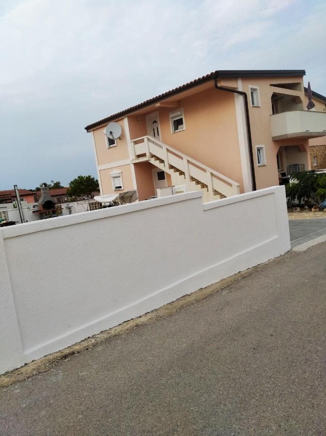 Apartmani Darija Vir Ngoại thất bức ảnh