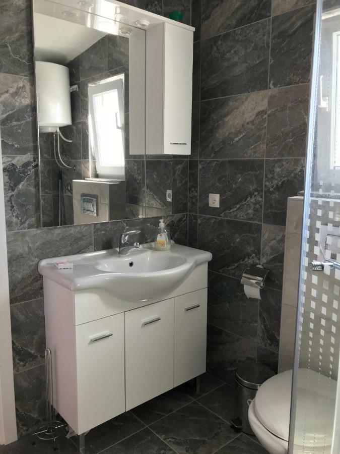 Apartmani Darija Vir Ngoại thất bức ảnh