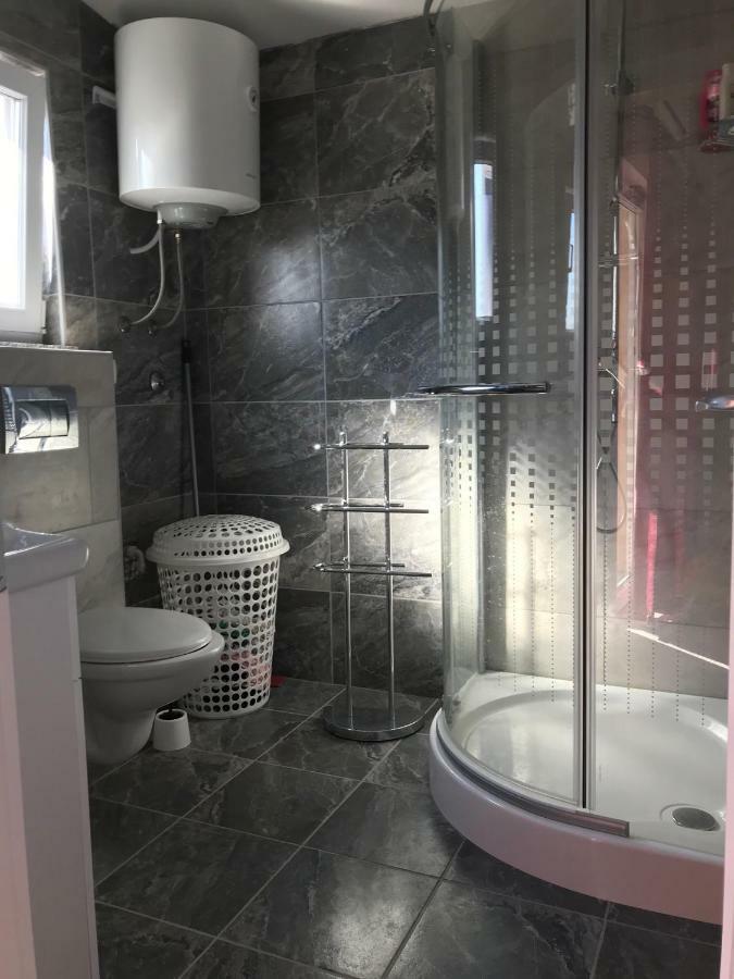 Apartmani Darija Vir Ngoại thất bức ảnh