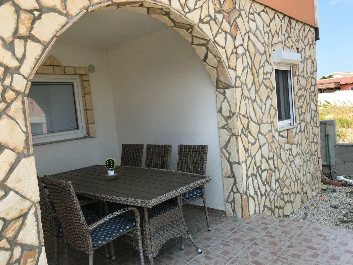 Apartmani Darija Vir Ngoại thất bức ảnh