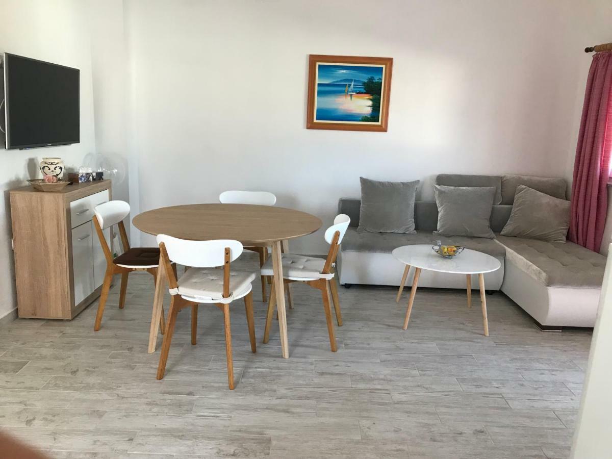 Apartmani Darija Vir Ngoại thất bức ảnh